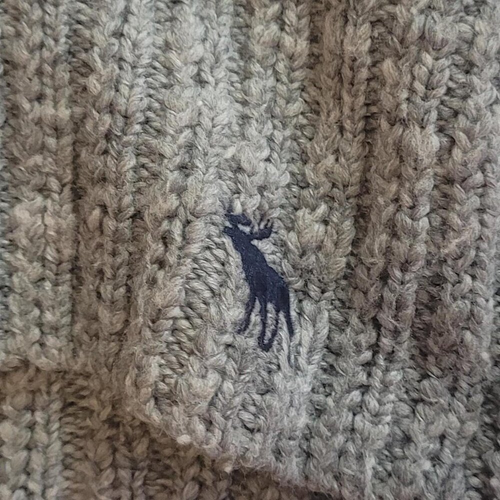 Ambercrombie & Fitch Gray V Neck cowl Sweater Size Small - Picture 2 of 8